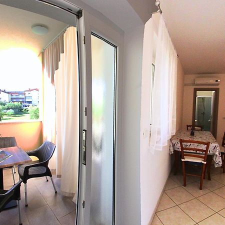 Apartments Goltes Ловречиця Екстер'єр фото