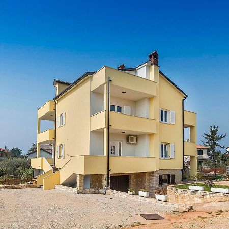 Apartments Goltes Ловречиця Екстер'єр фото