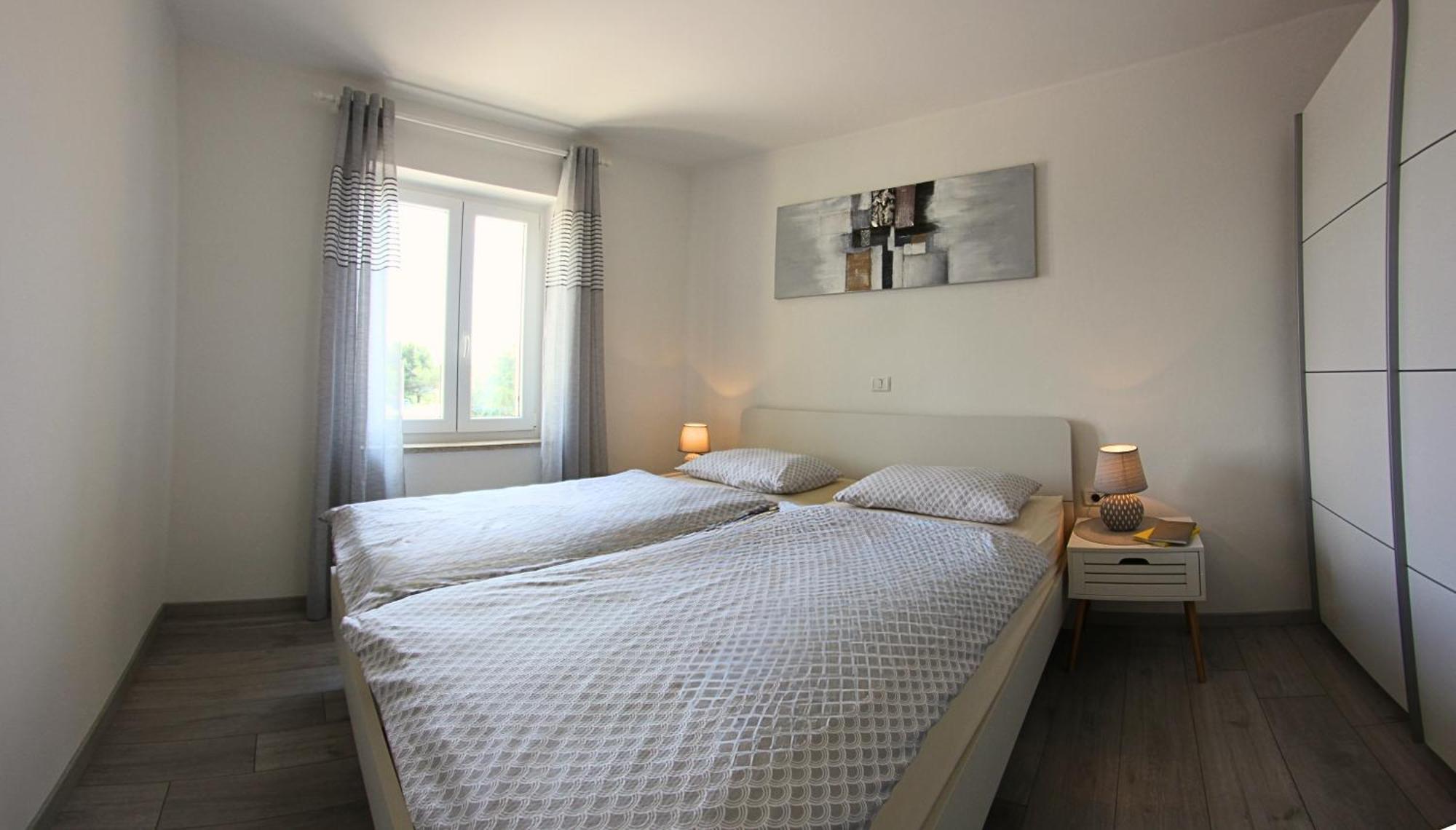 Apartments Goltes Ловречиця Екстер'єр фото