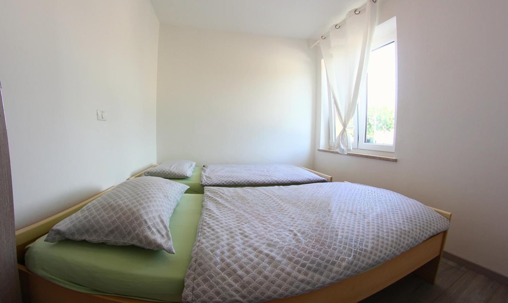 Apartments Goltes Ловречиця Екстер'єр фото