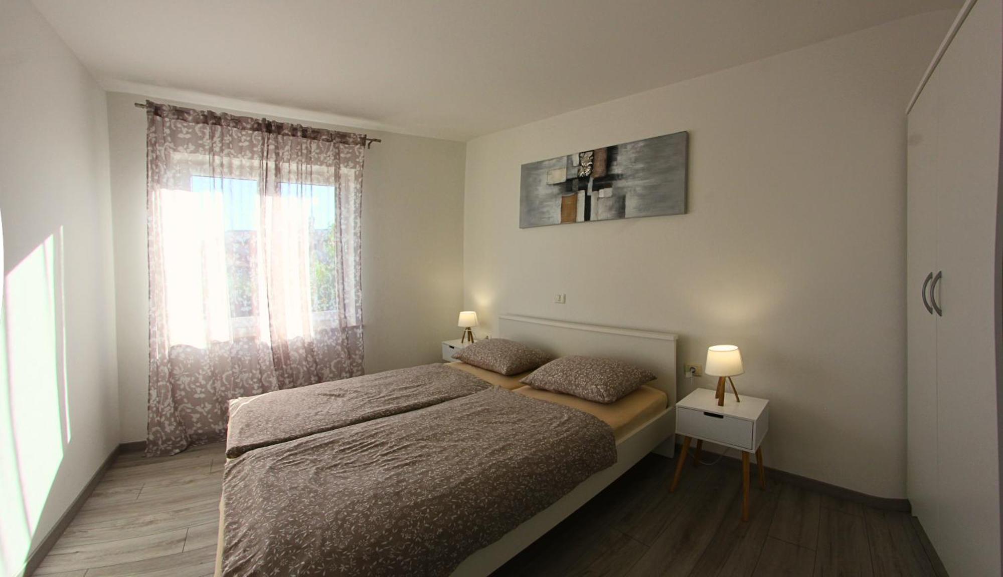 Apartments Goltes Ловречиця Екстер'єр фото